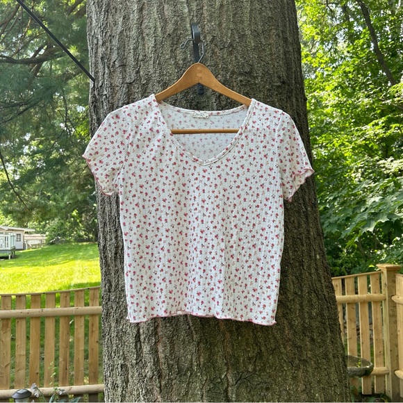 Olivia Rae Floral Top - Picture 2 of 9